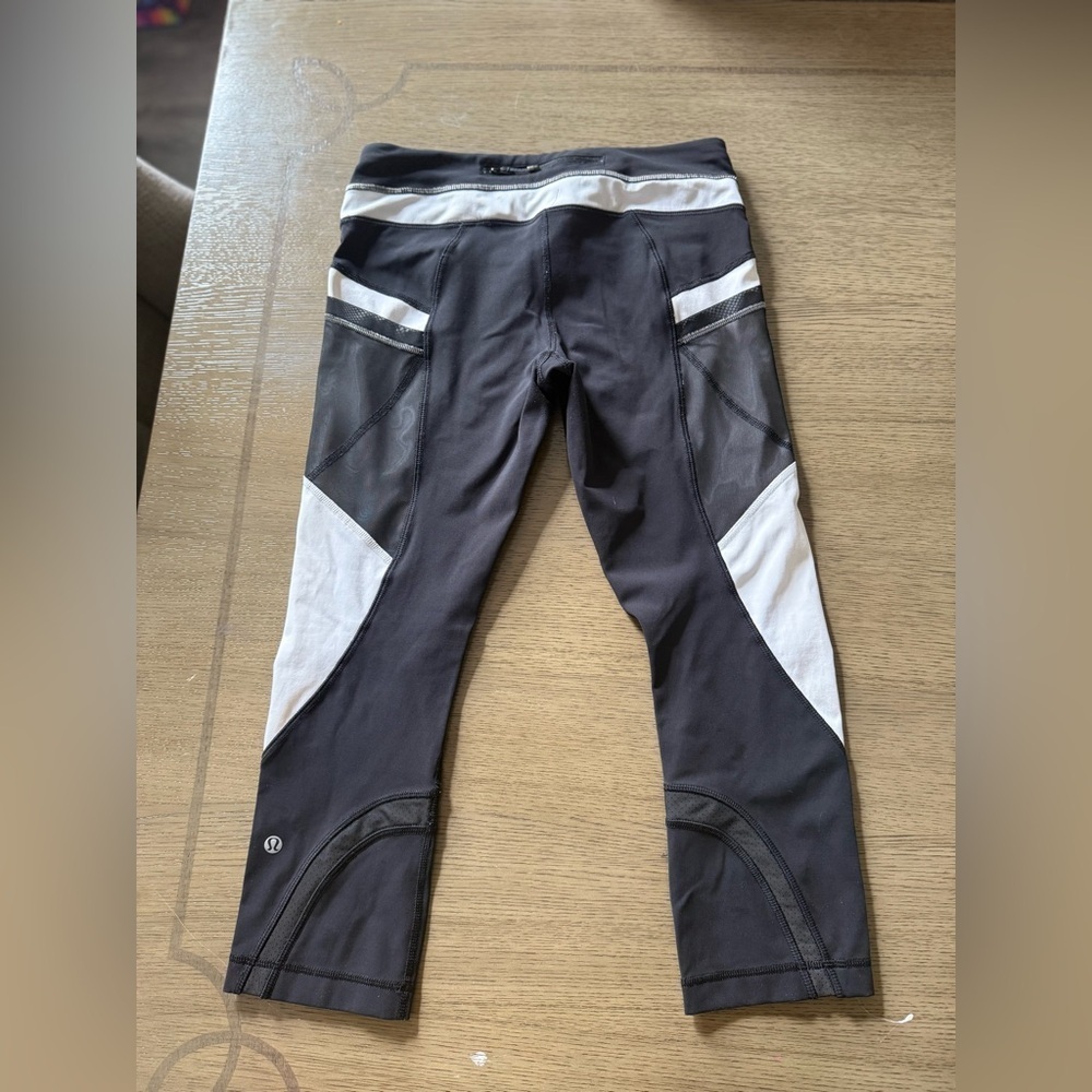 Lululemon Black and White Athletic Leggings - Picture 5 of 9
